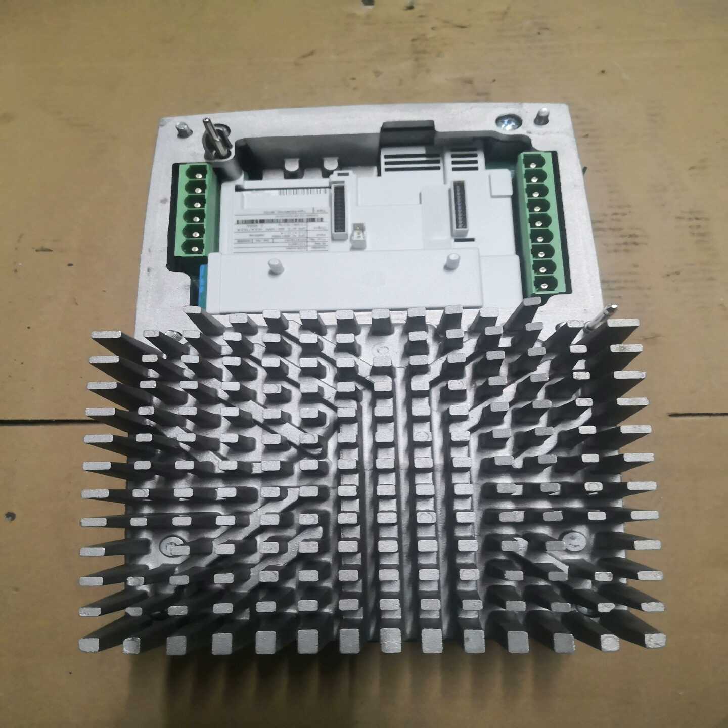 （洋洋设备）伦茨防爆变频器E82EV752-4B152成色新议价