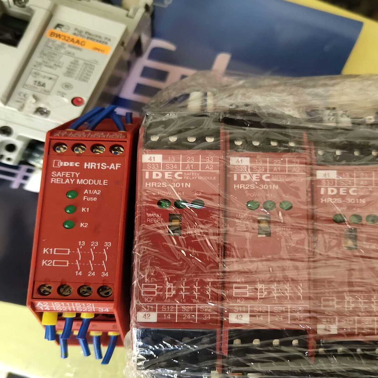 IDEC和泉安全继电器HR1S-AFHR2S-301N询价