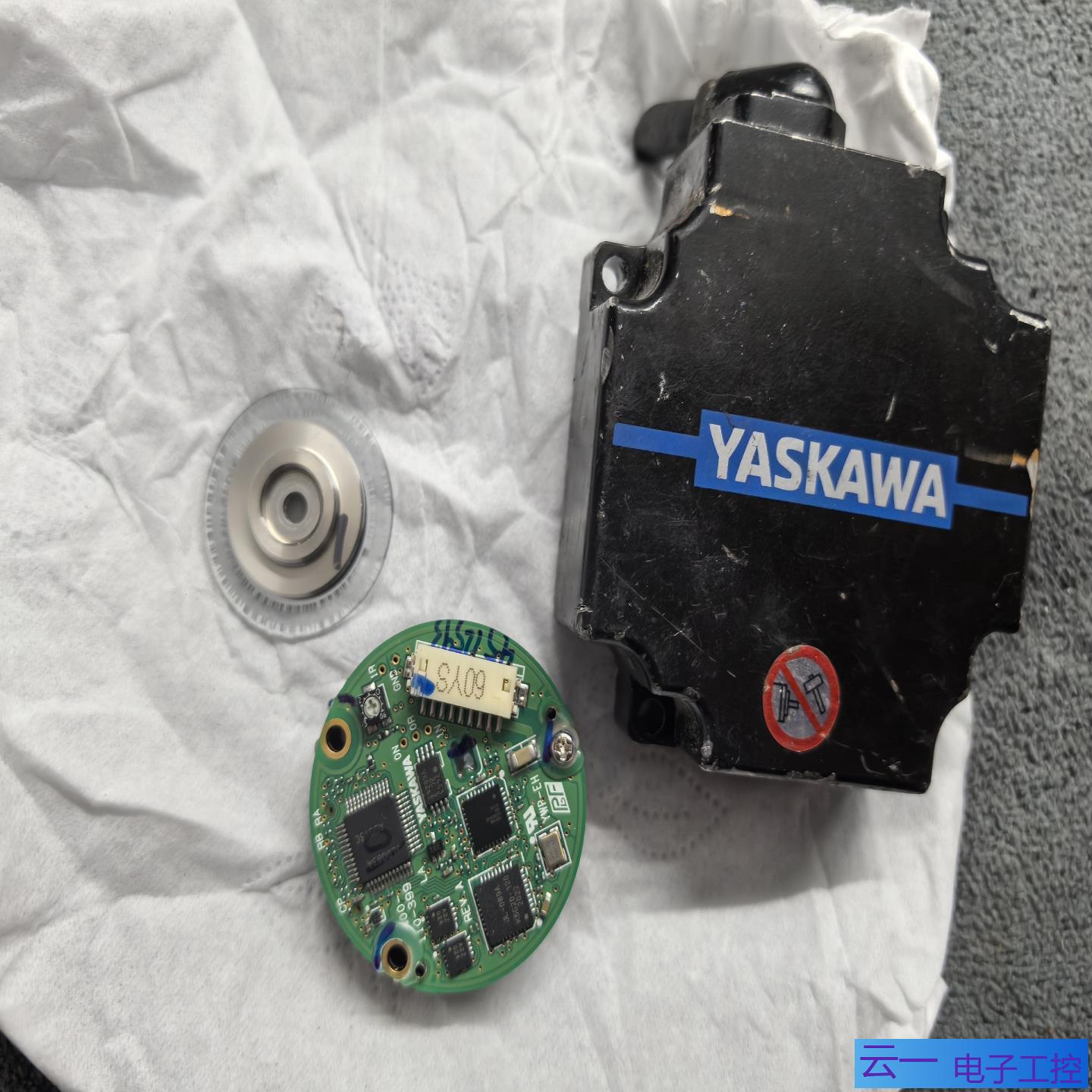 安川YASKAWA伺服电机编码器型号SGM7J-02A7C；议价