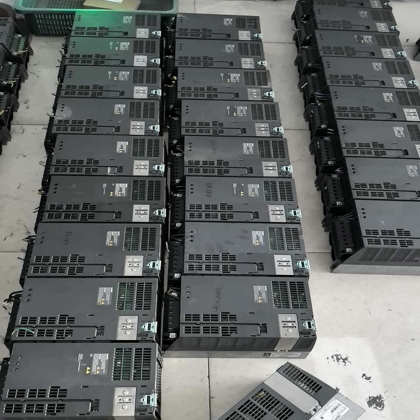 6SL3210-1SE21-8UA0340变频器成询价