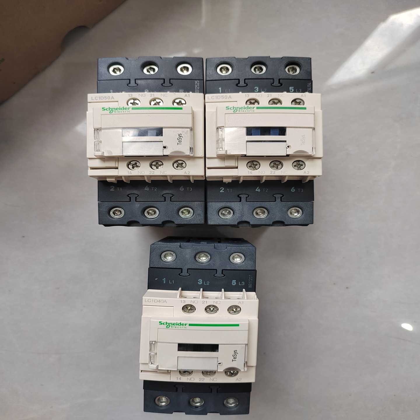 施耐德LC1D50M7数量2只单价120元--议价商品