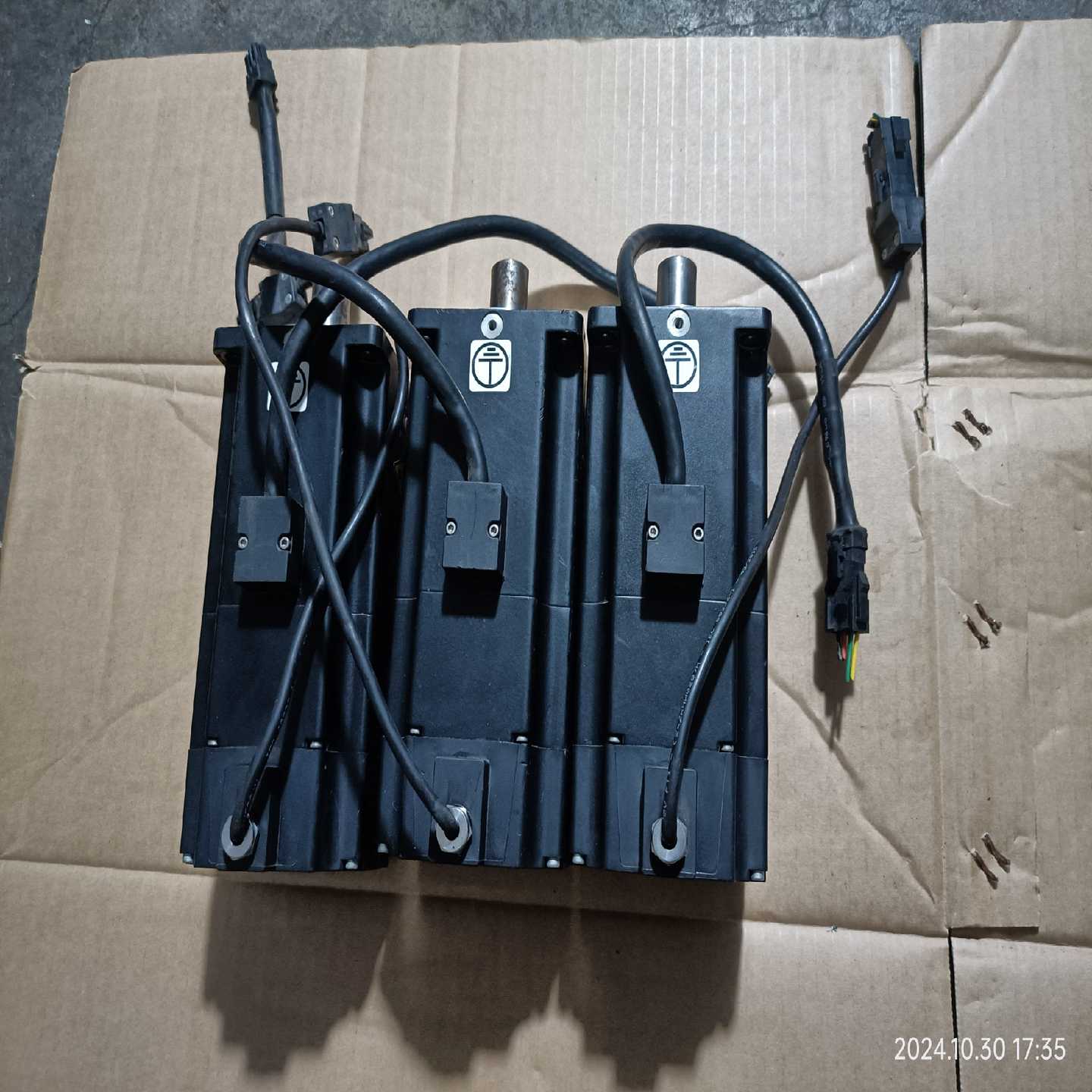 议价施耐德伺服电机BCH2HF0733CF5C750W