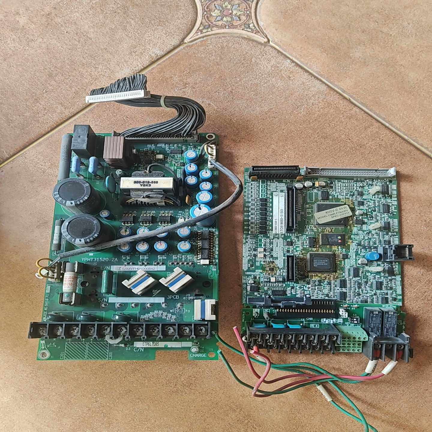 议价安川变频器：F7B40P4，主板，驱动板带模块，一套，原装拆