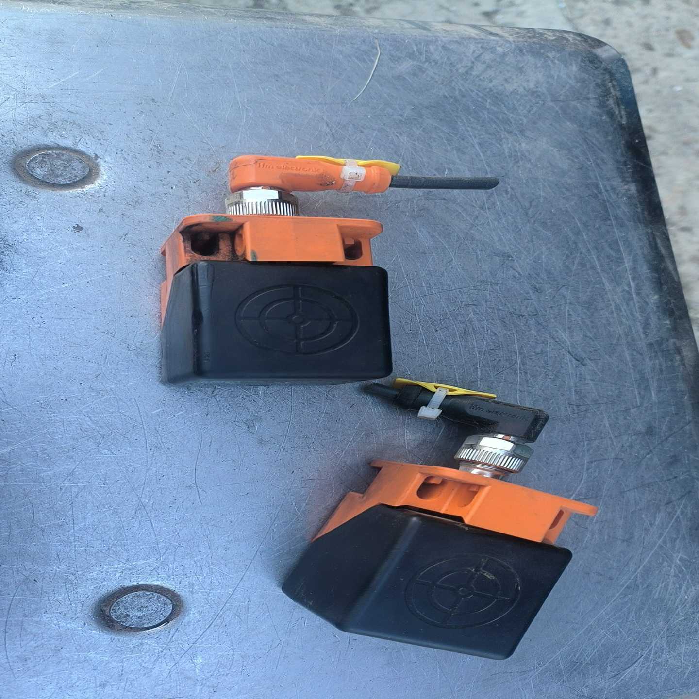 拆机两个德国进口，易福门接近开关IM513A-IMC4030--议价商品