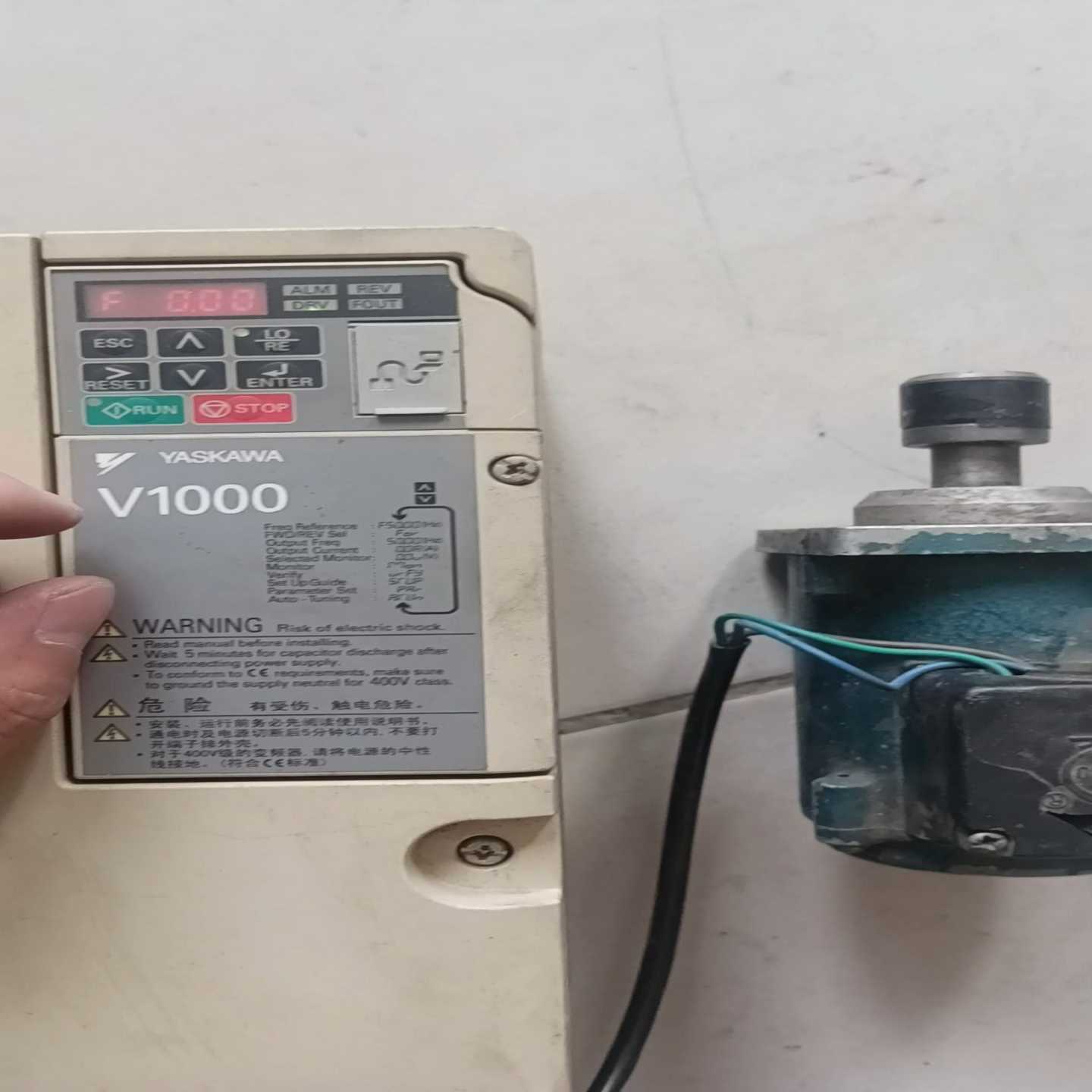 议价安川变频器CIMR-VB4A0018FBA5.5/