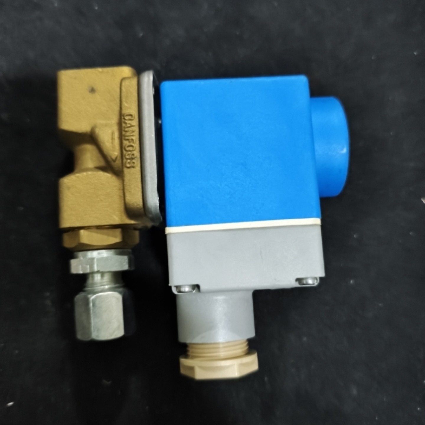 售前询价议价丹佛斯电磁阀线圈018F6193 BE230CS