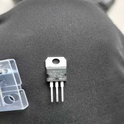 L7815CV TO-220 三端稳压~询价