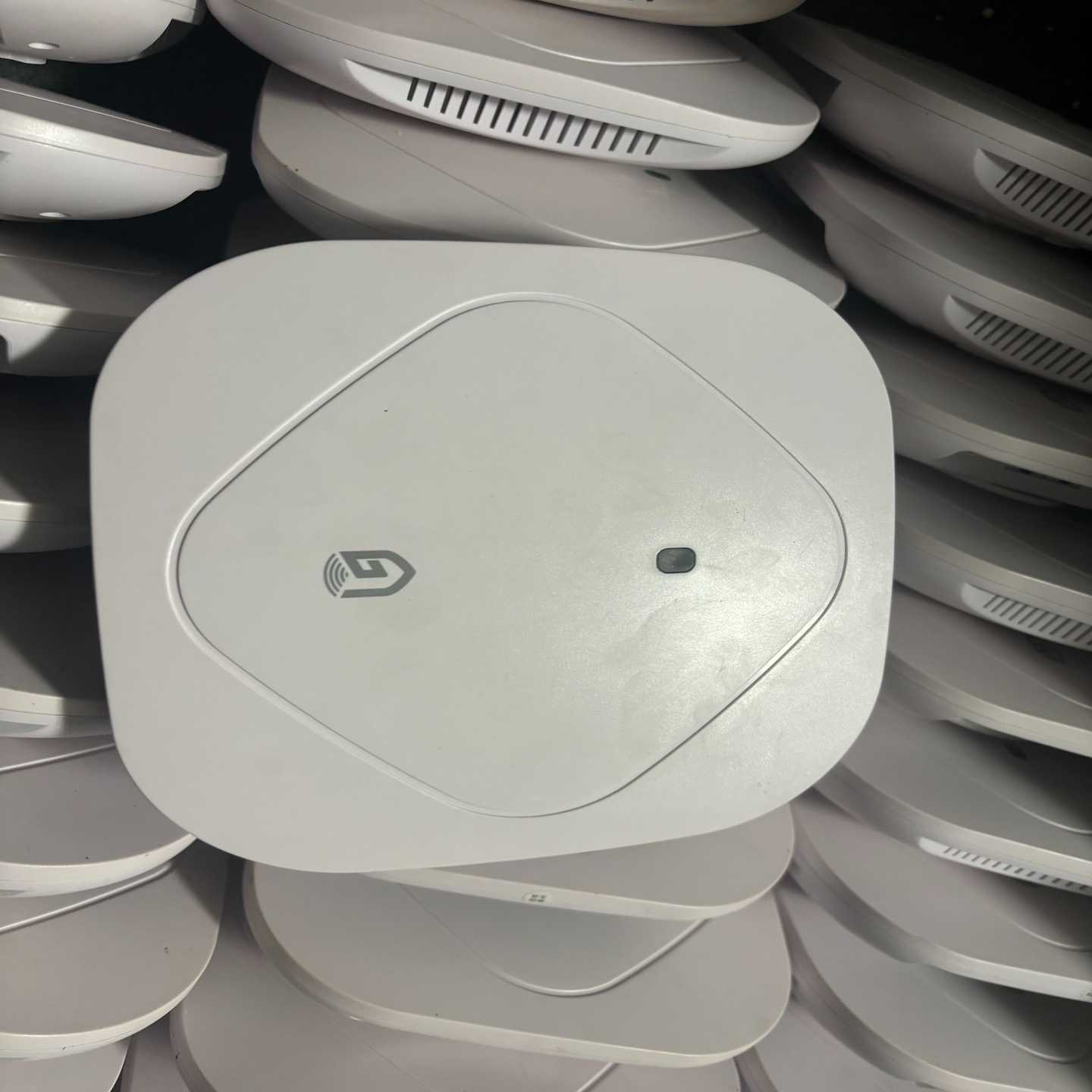 议价乐光吸顶瘦AP，型号GA420，具体看A图，可以POE供电，成现货/