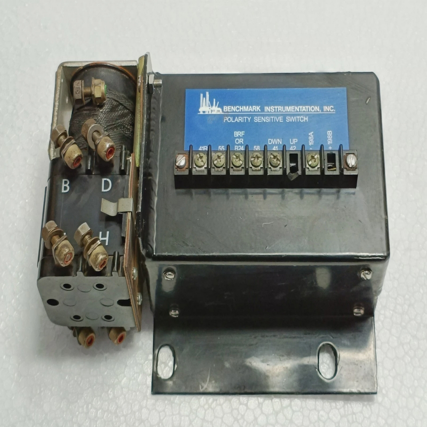 Benchmark409-2648VaporBusInt.35030479Switch28VDC20A