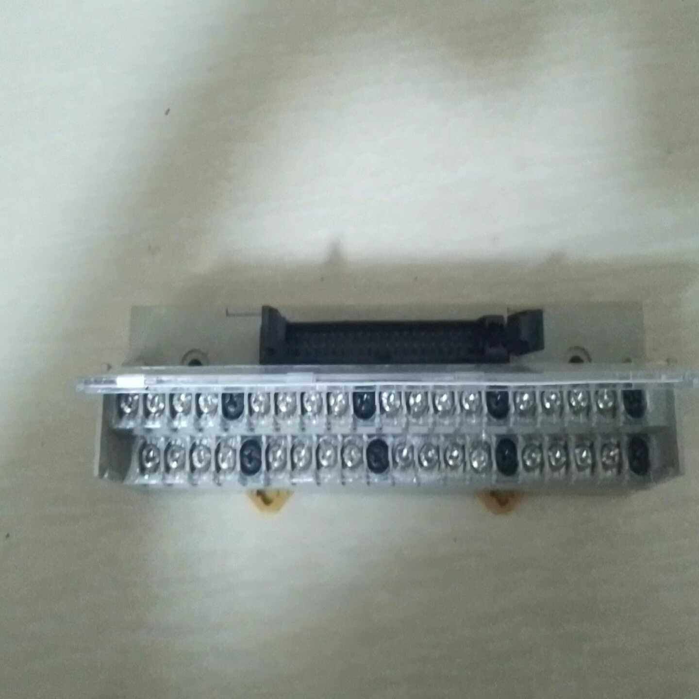 端子排XW2D-40G6，9成新，无包装询价