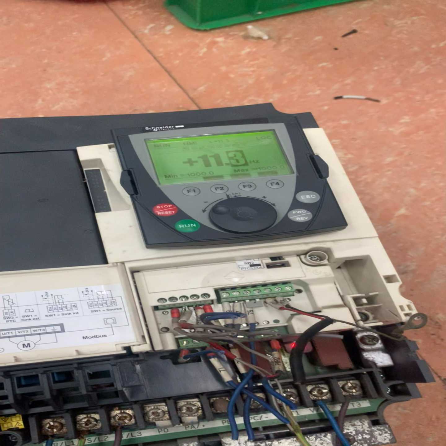 施耐德变频器Altivar61F，型号ATV61FHD15--议价商品