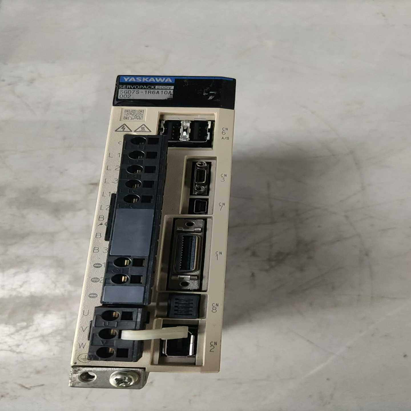 安川伺服驱动器，SGD7S-1R6A10A002，成【卡奥电子】