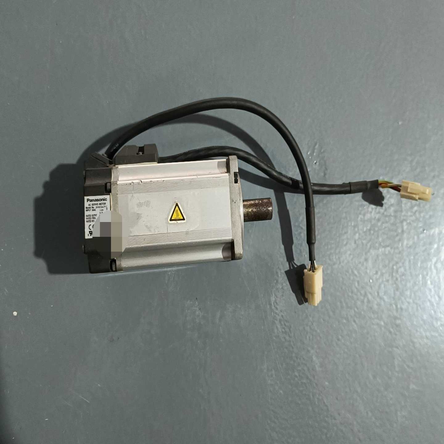 松下伺服电机MHMD042P1C，成色如图，拆机没测试过，不