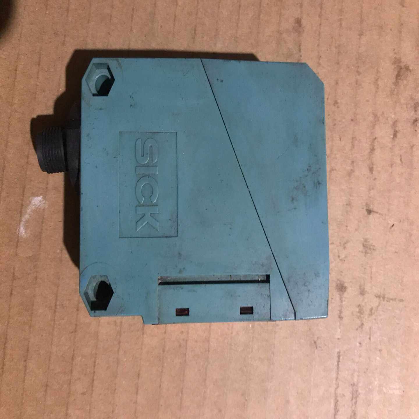 议价WL260-F470西克光电开关，设备拆机的，包好，成色如图