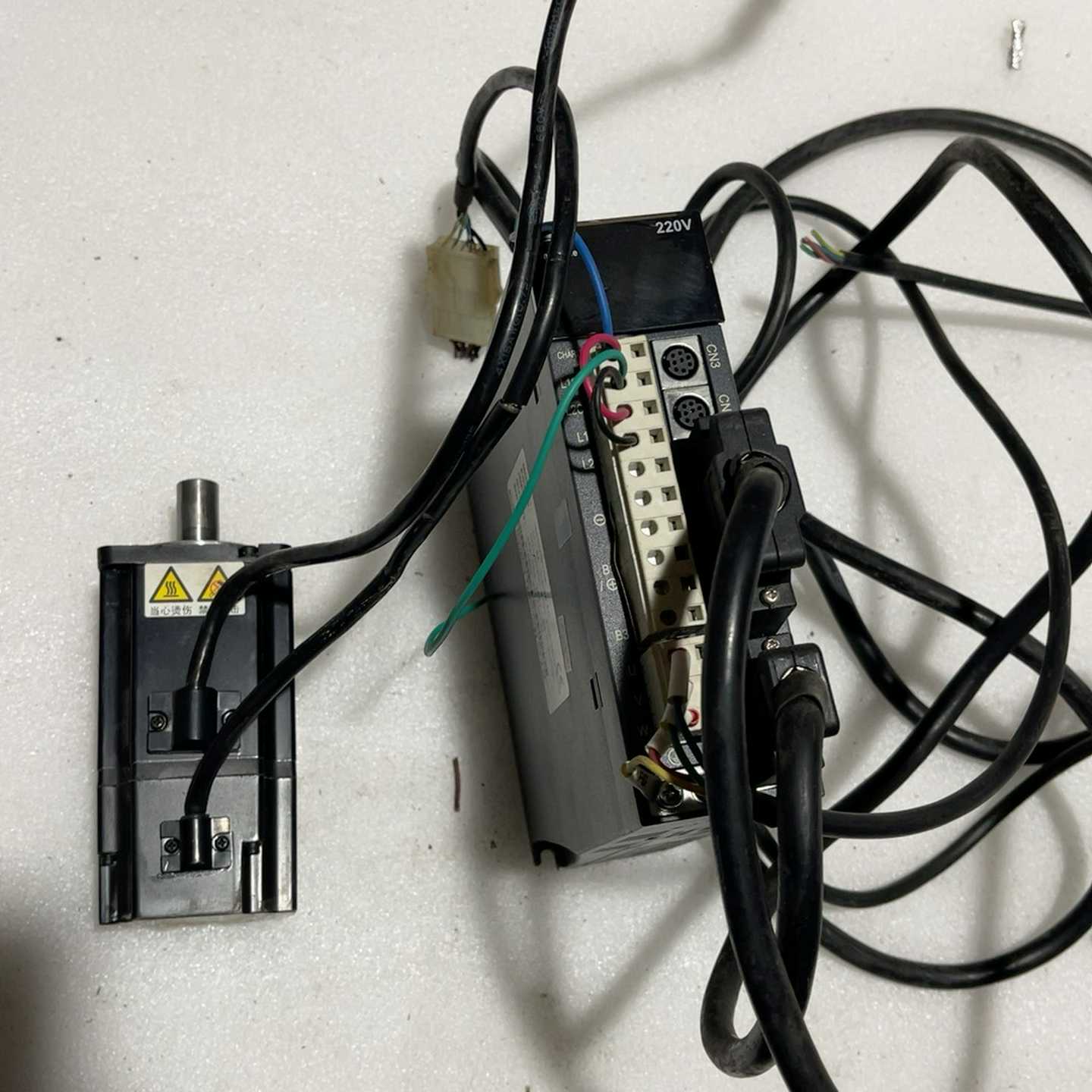 汇川伺服驱动器电机200w套装带线 要自己接一下可单出 标价