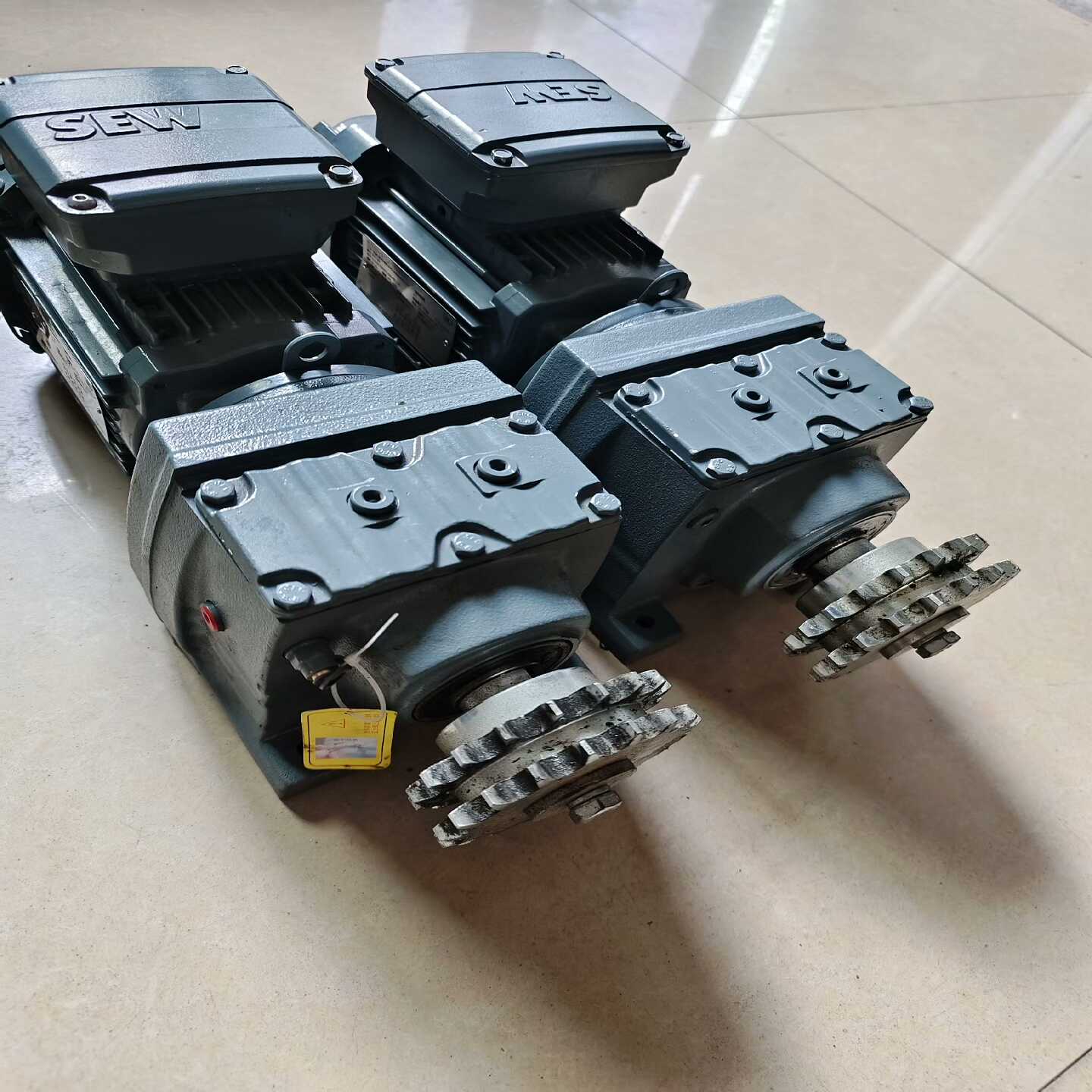 议价拆机SEW减速机型号SA37DRN71M4