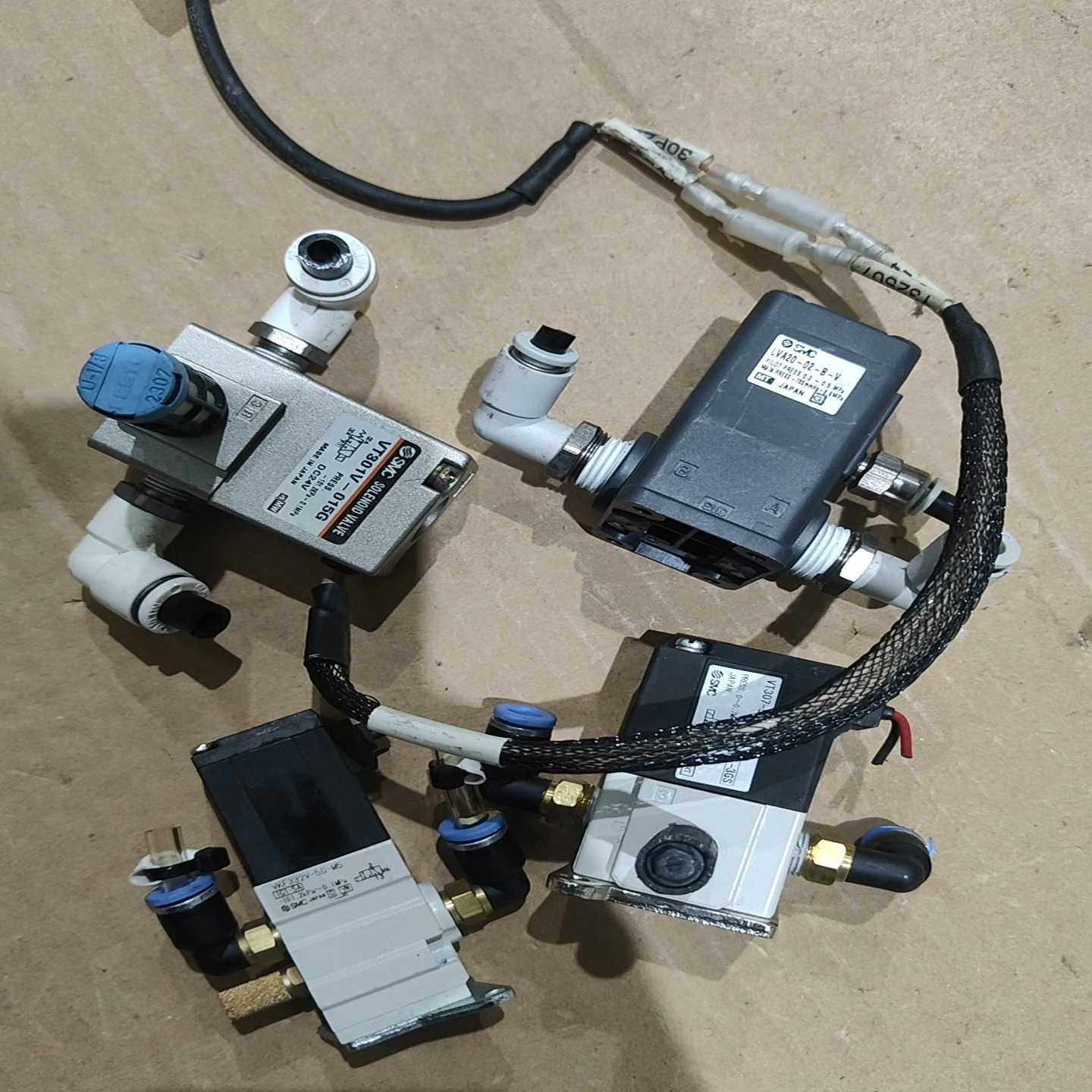 日本SMC原装电磁阀，型号VT301V-015G，VKF33--议价商品