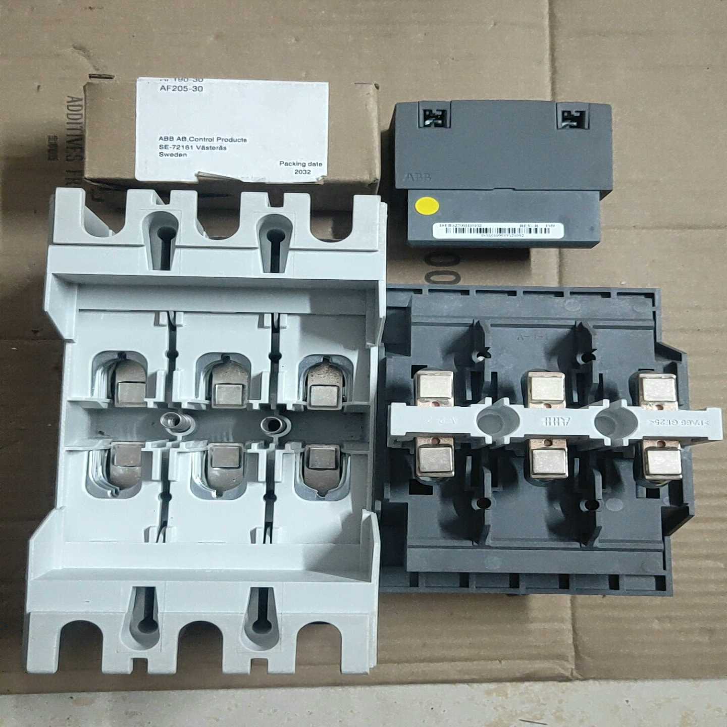 议价ABB交流接触器未使用件AF205,控制电压交A/直流24。现货/维