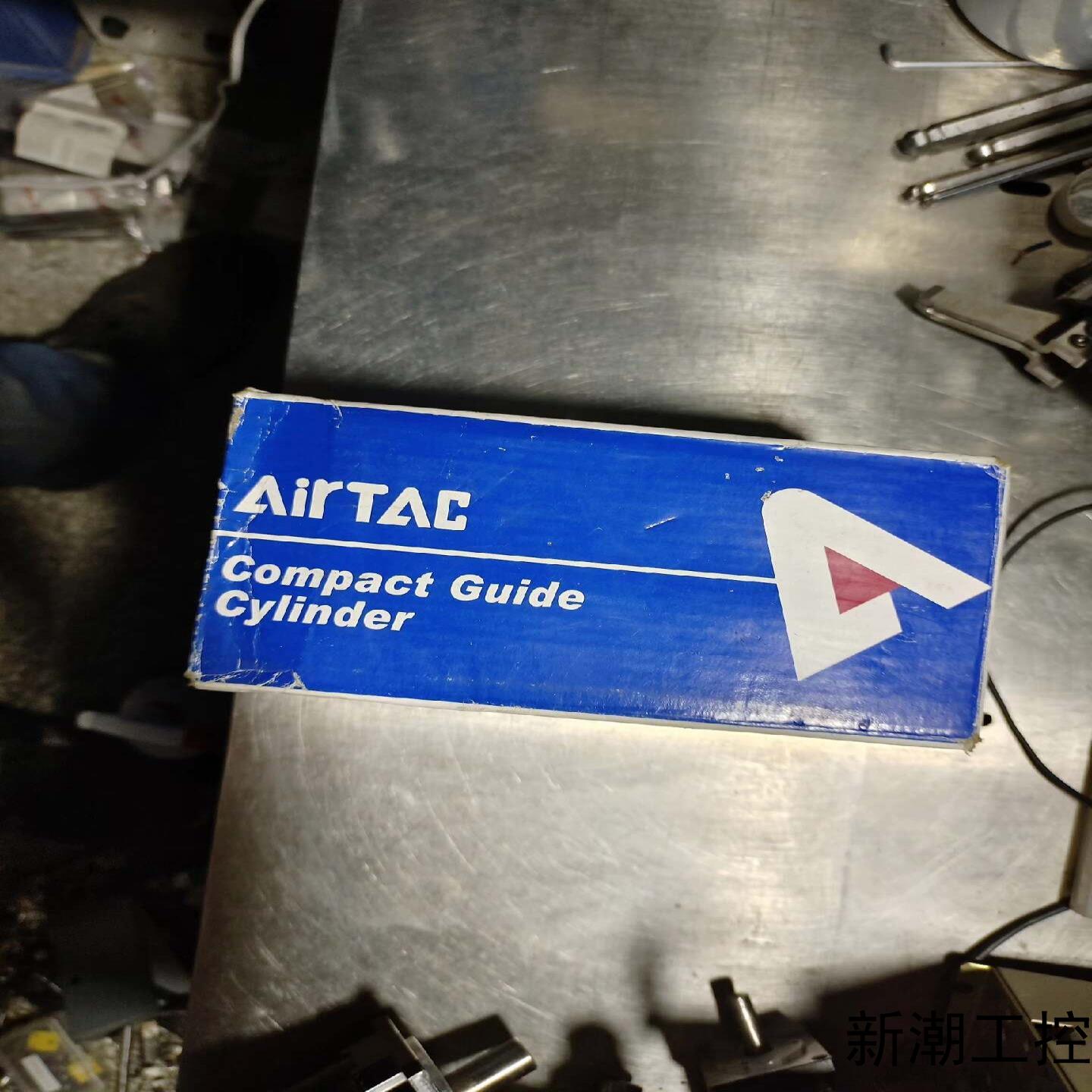 亚德客 TCL20X100S 还有一个三轴气缸全新需要议价商品