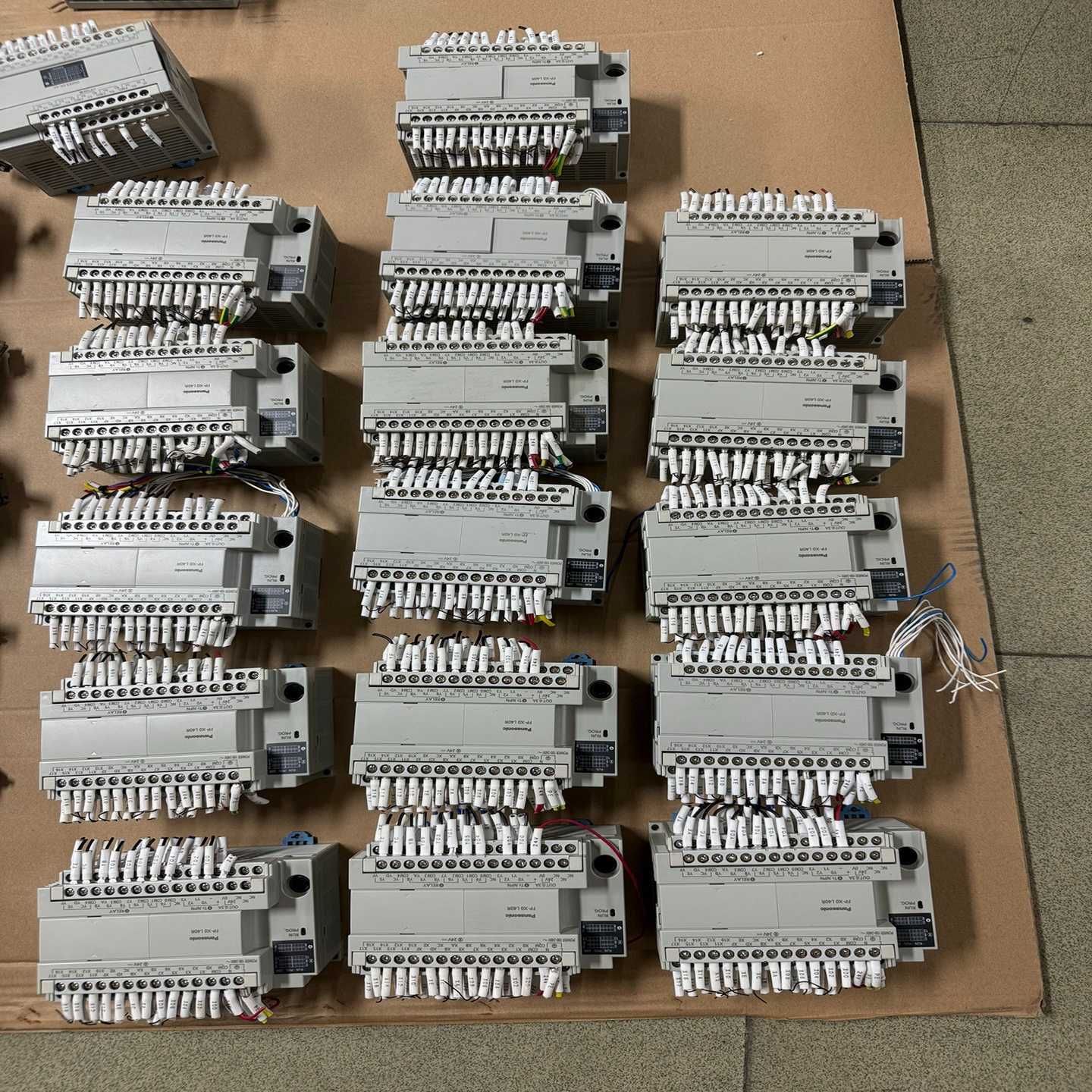 松下PLC，型号AFPX0L40R-F，刚刚拆机120条，实--议价商品