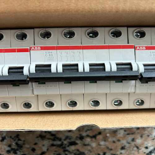 询价~ABB断路器 S204-C8030只