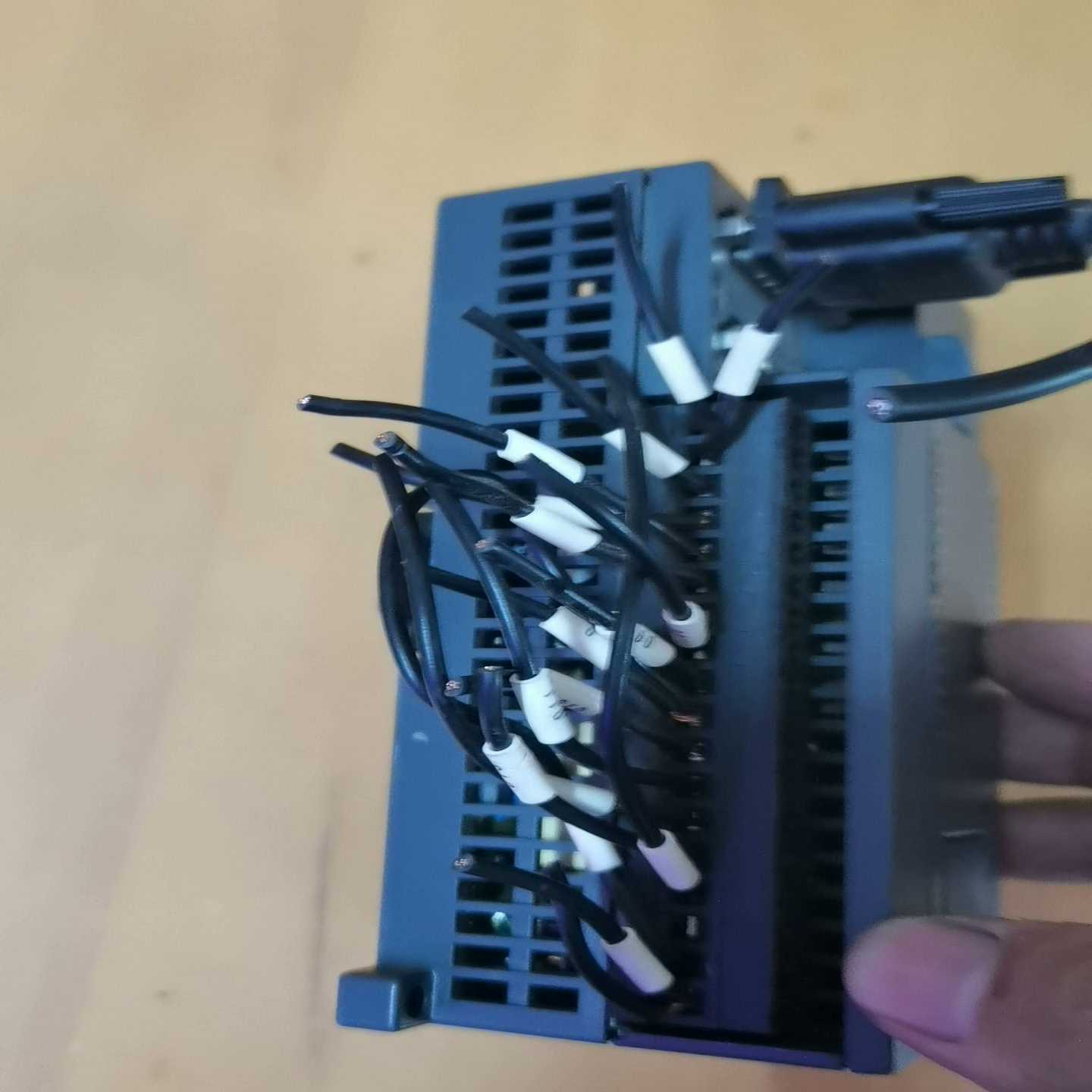 6SE6440-2UD23-0BA1变频器两台，3kw~询价