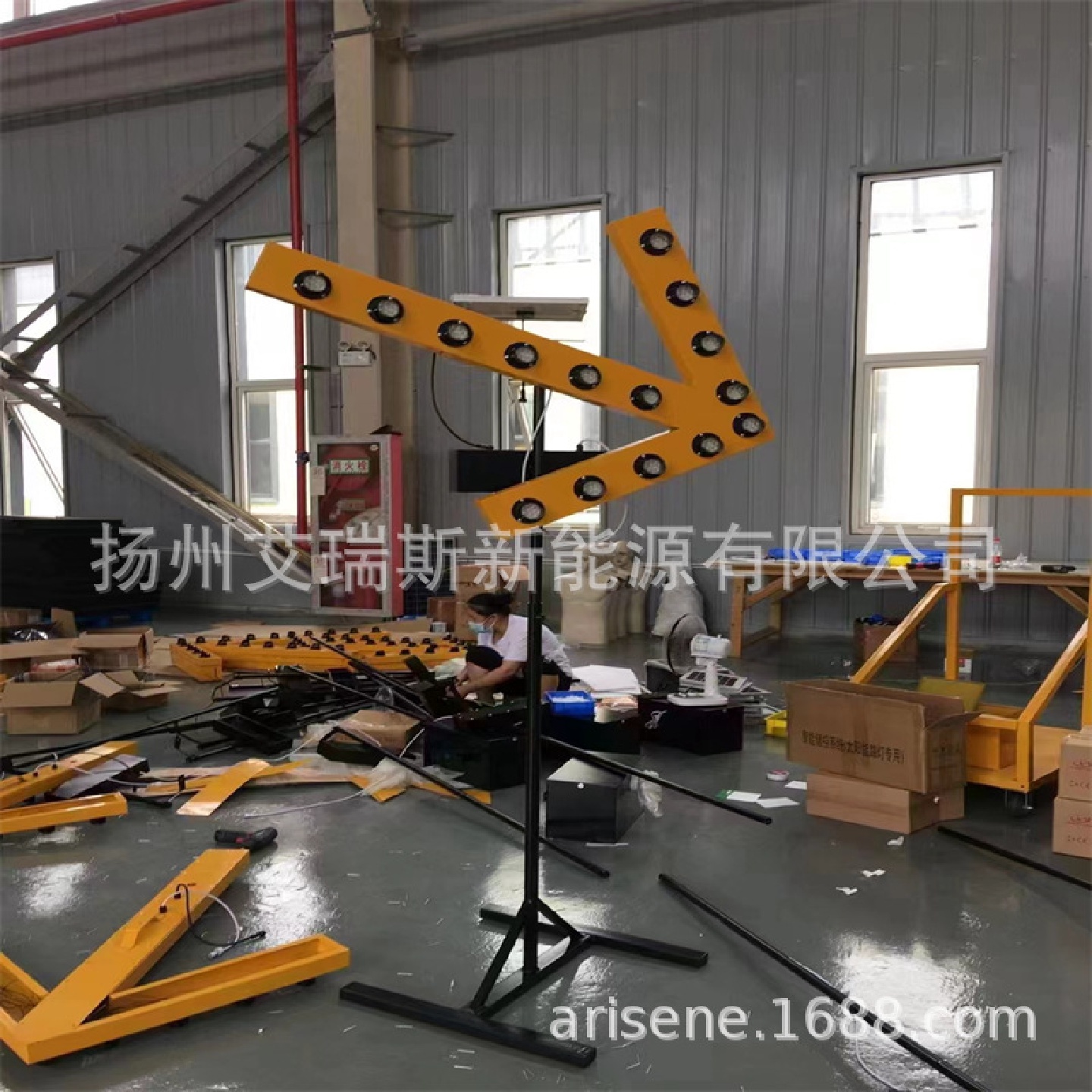 太阳能箭头导向灯交通牌道路施工指示牌箭头指示灯带爆闪