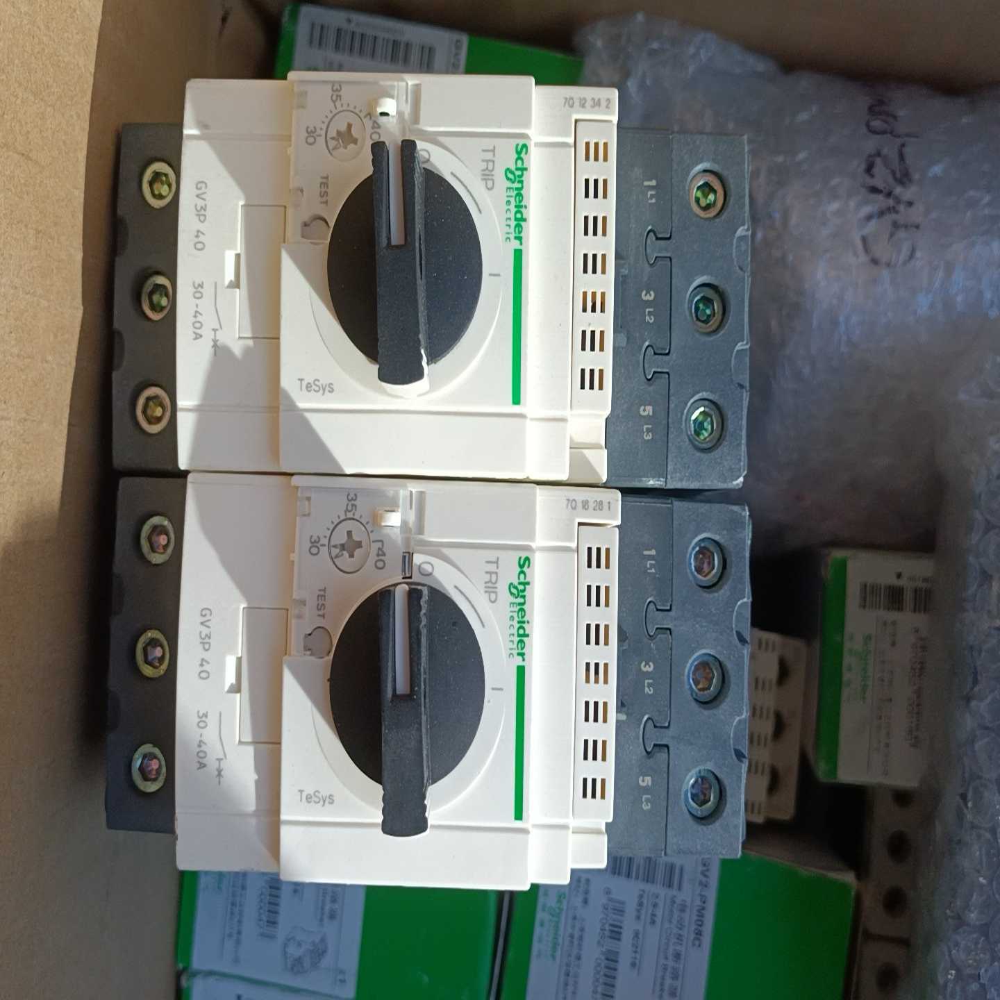 施耐德电动机断路器GV3P40A，全新正品未使用，无包装--议价商品
