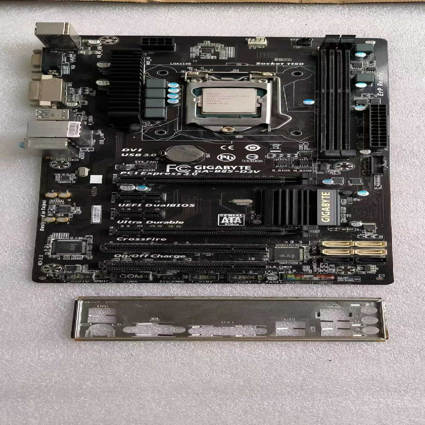 技嘉GA-B85-D3V主板，原装拆机的，成色如图，带CPU--议价商品