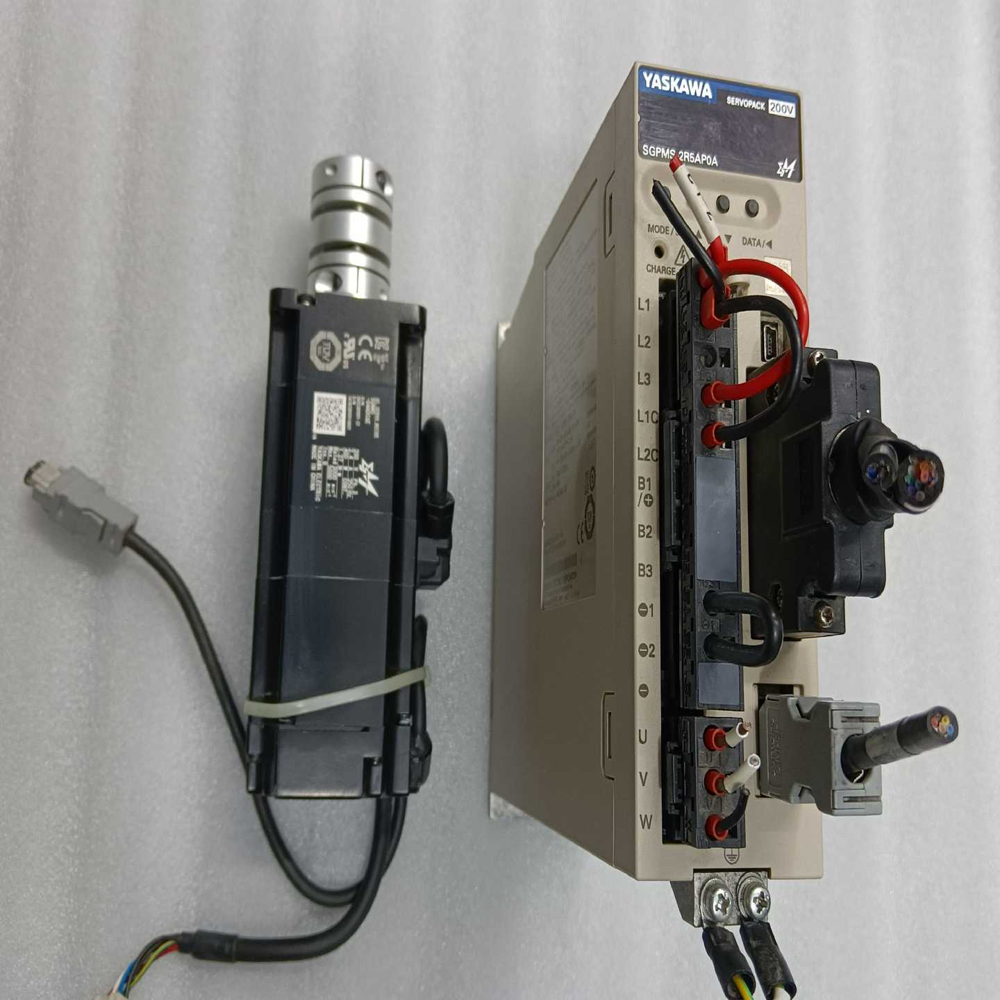 询价安川400W伺服驱动器SGPMS-2R5AP0A~可接维修