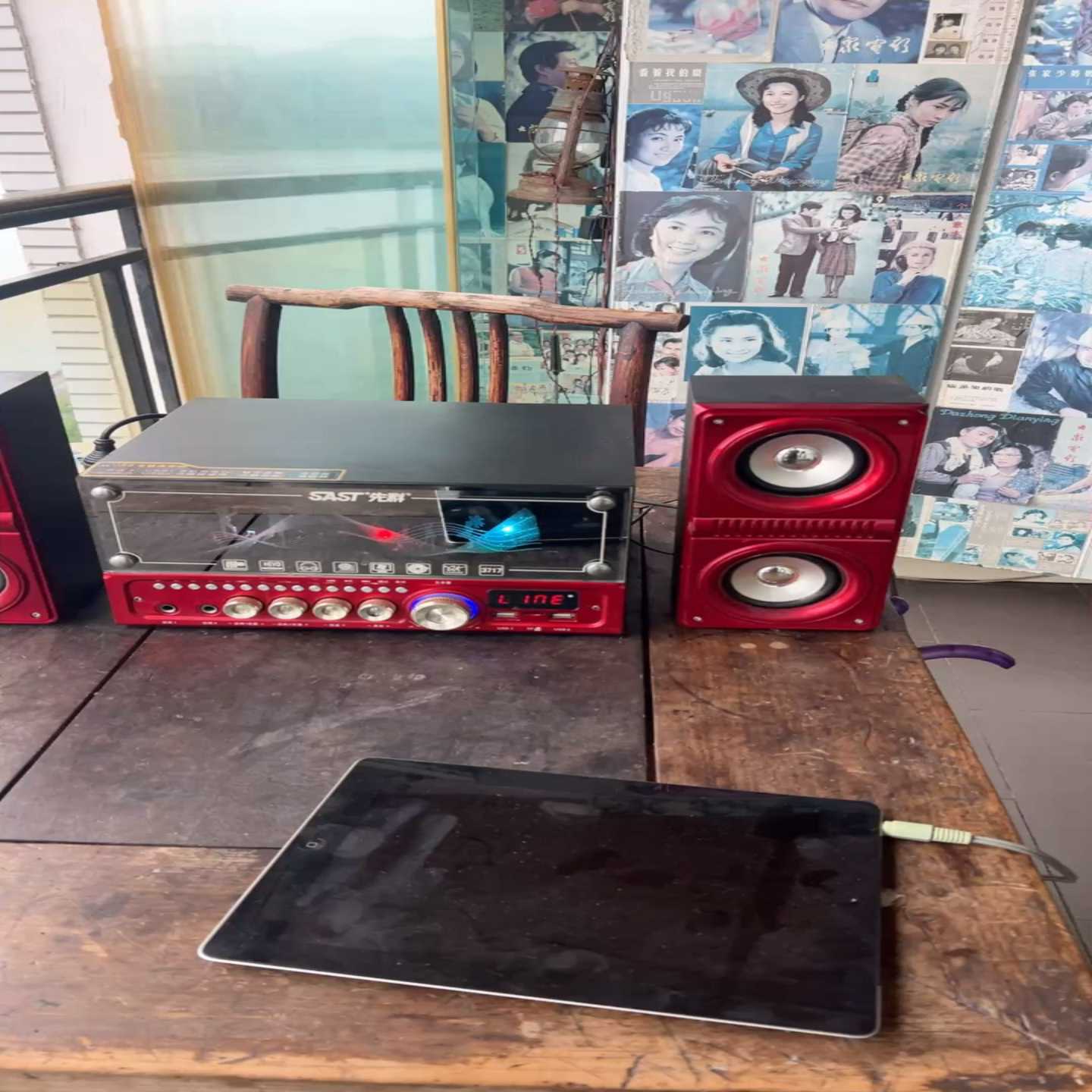 先科SAST多媒体音响,几乎全新,功能完好。配红色音箱,支持--议