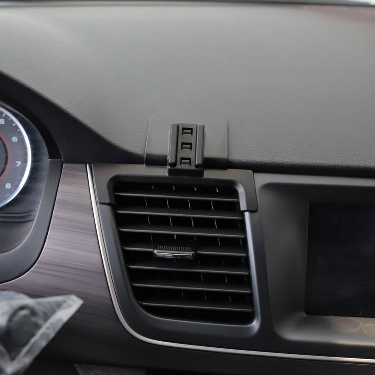 用於上汽大通G10/G20Plus/D60/G50/T70/D90/V80车载手机支架专用图片