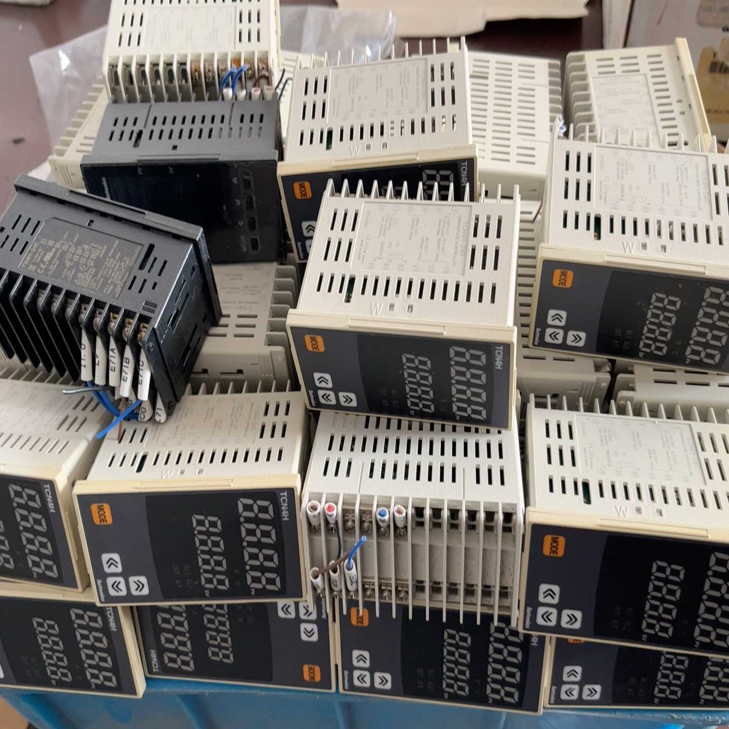 班美萝原装拆机奥托尼克斯温控器TCN4H-24R--议价商品