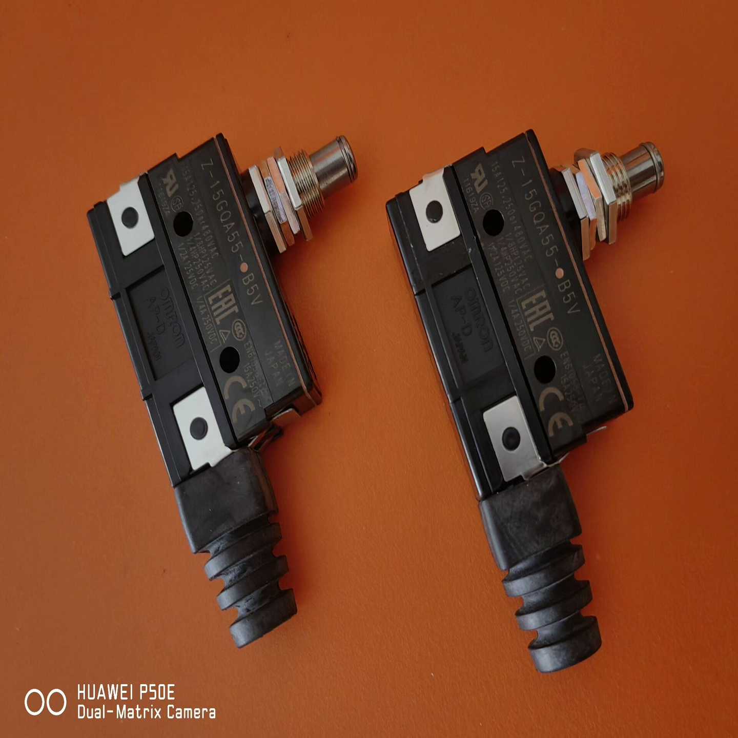 欧姆龙行程开关Z-15GQA55-B5V全新2个没有上过机