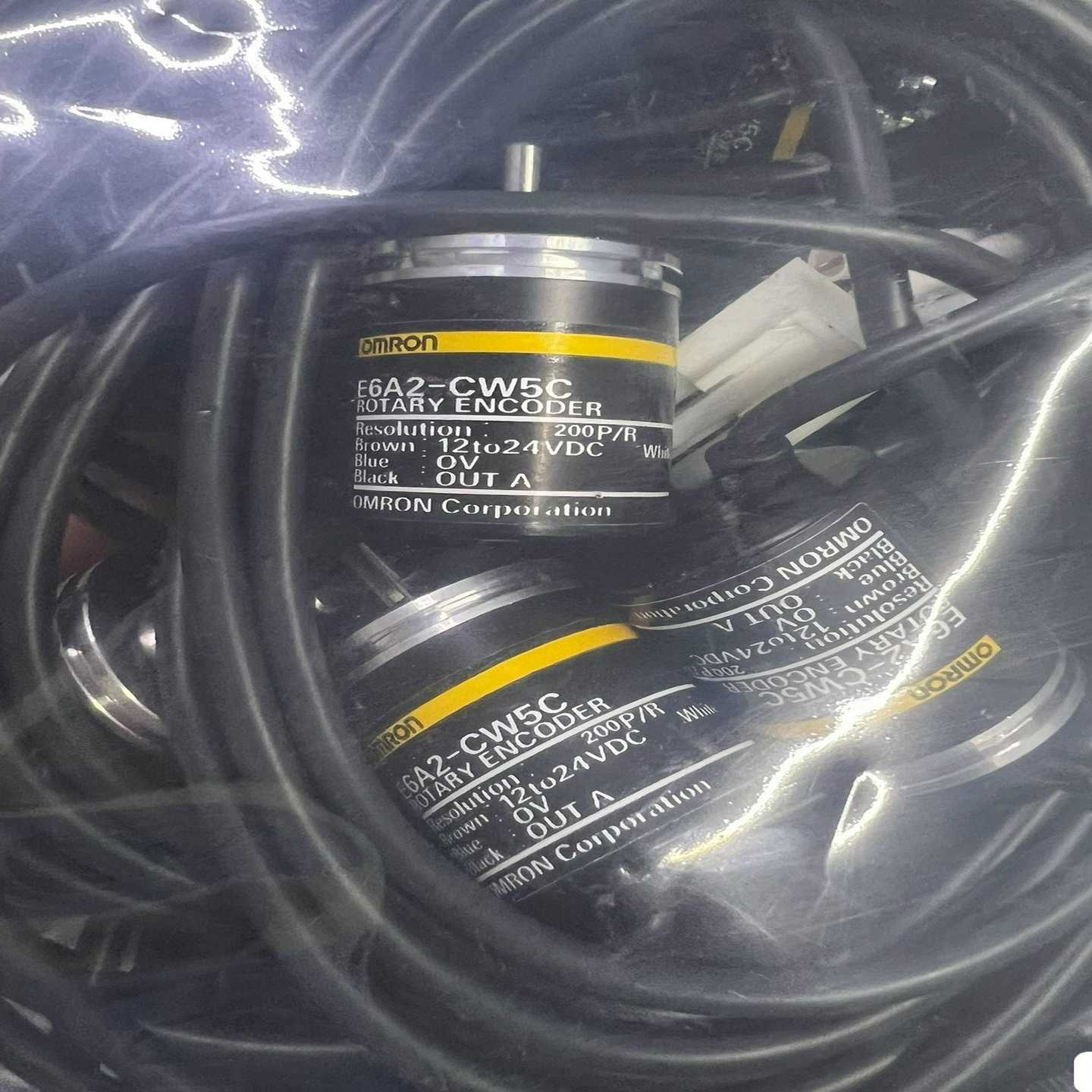 欧姆龙E6A2系列旋转编码器E6A2-CW5C图片实拍