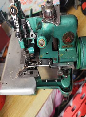 询价拍~包缝机，绿色外观，成色比较好，功能正常使用！