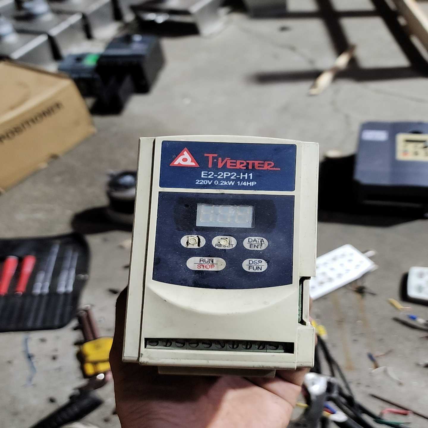 台安E2系列变频器0.2kw220vE2-2P2-H1，--议价商品