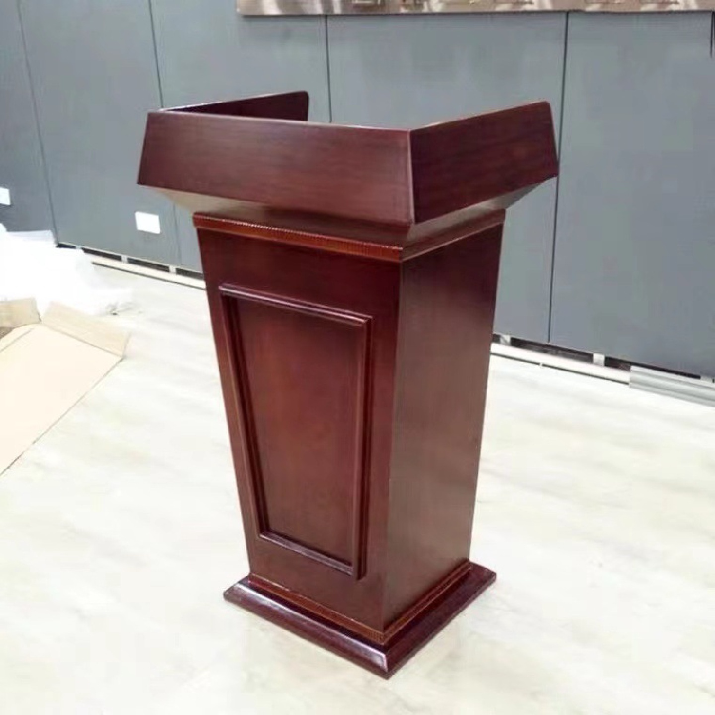 学校发言教室演讲台会议主席桌酒店泊车迎宾接待台教师婚庆主持