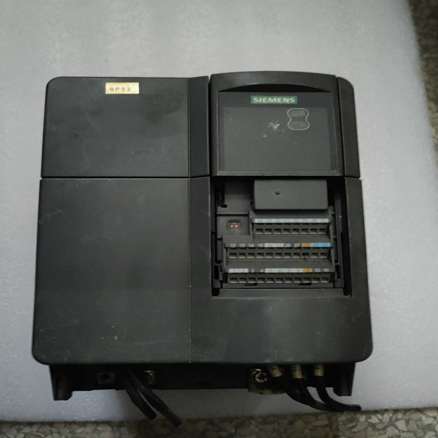 西门子变频器，型号是6SE6440-2AD31-1CA1，1--议价商品