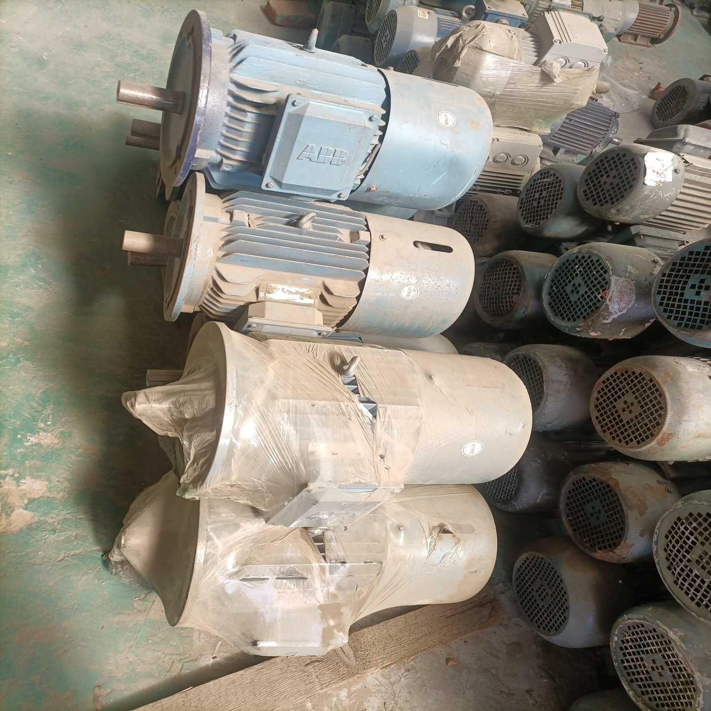 ABB电机，4级5千瓦，ABB纯立式带刹车，成色九成，有土一--议价商