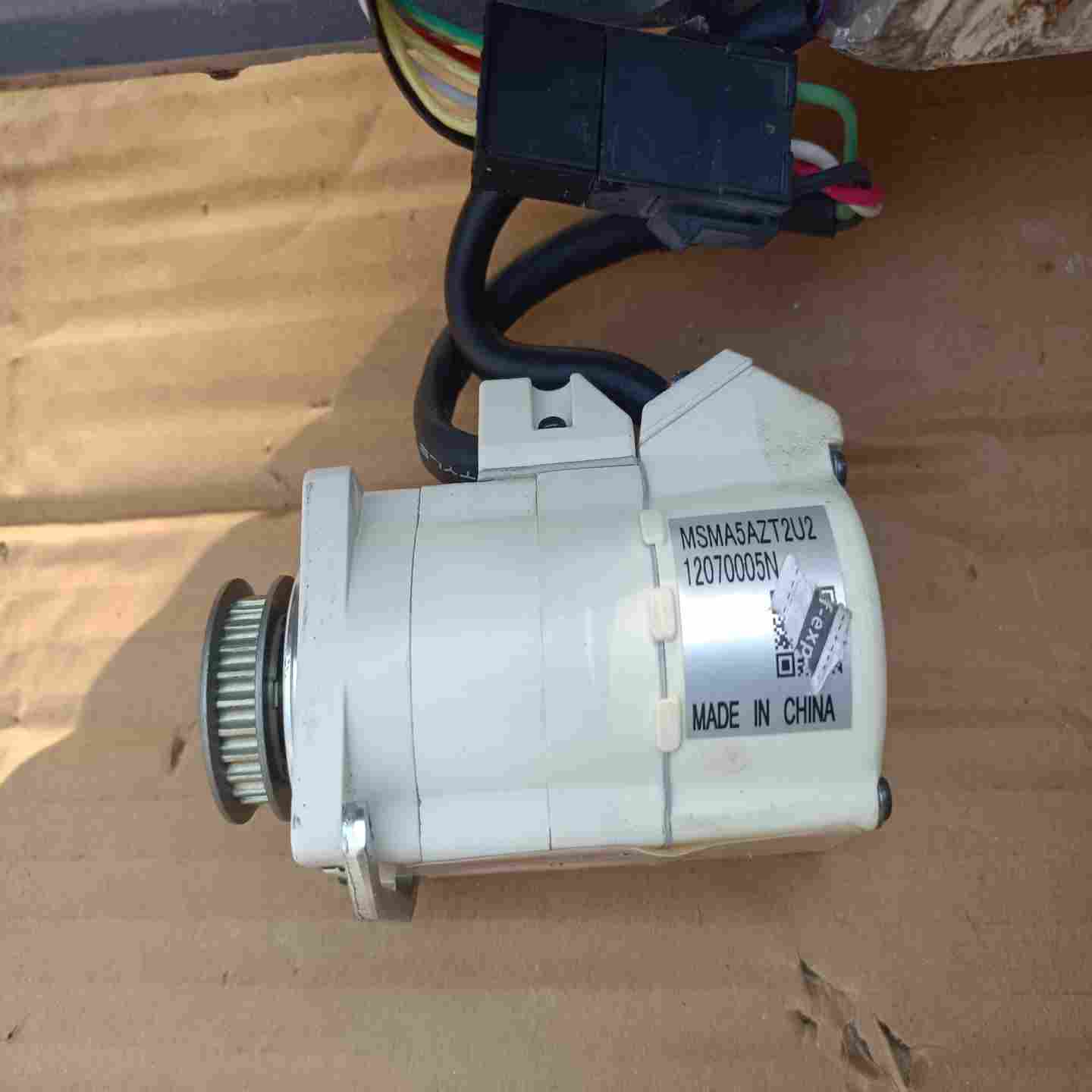 咨询-电装机器人,,电机MSMA5AZT2U2功能正常实物如图还有