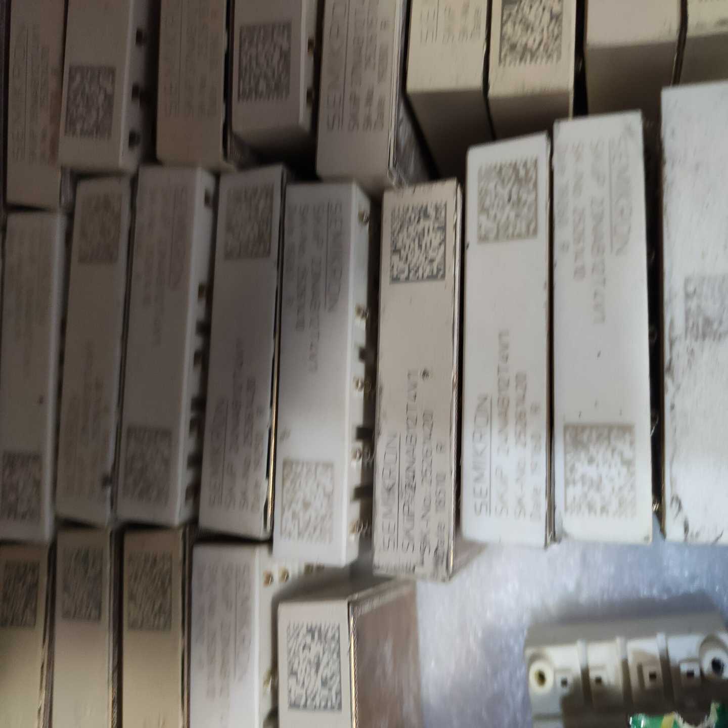 SKIIP25AC126V1SKIIP25AC12T4V1（零零电子） - 实物图