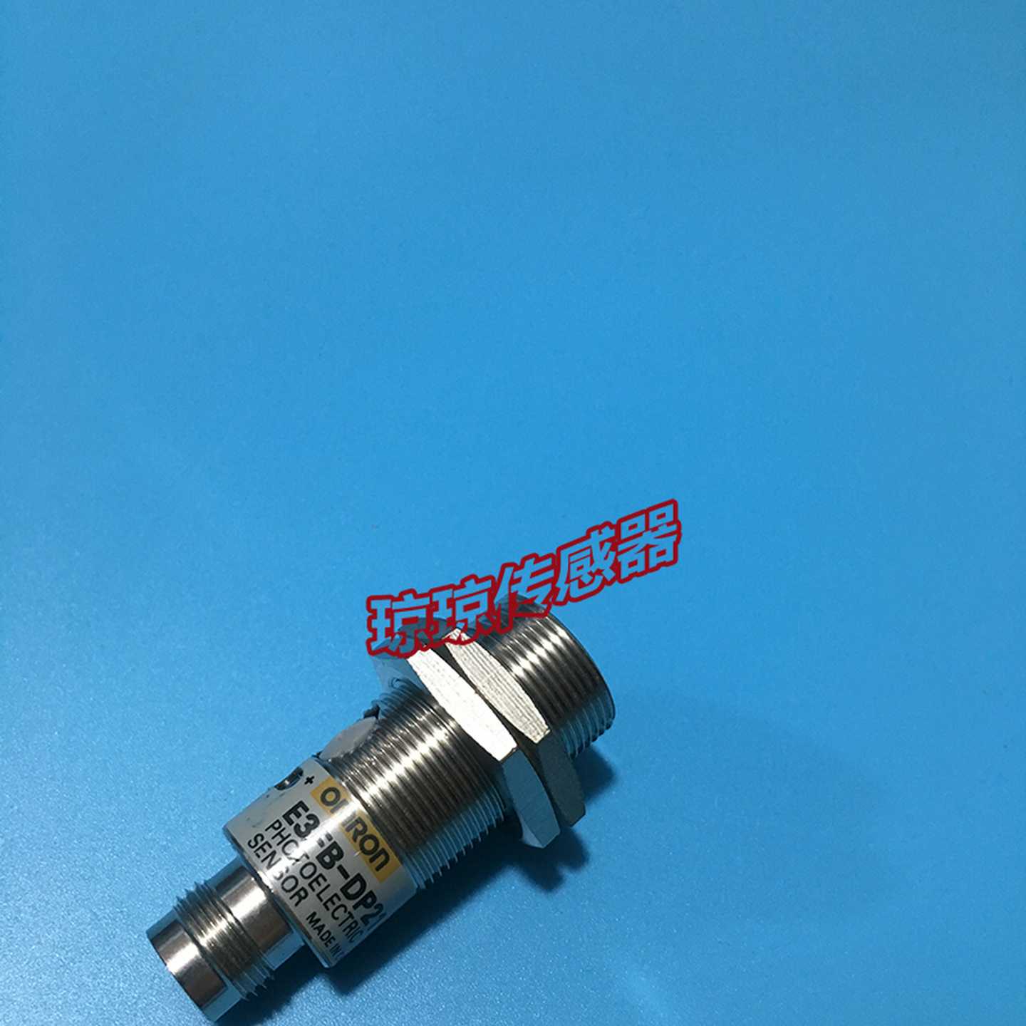 欧姆龙E3FB-DP21DP11RN12RN21圆柱形光电开关传感器M12接插件