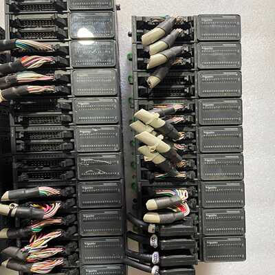 施耐德PLC模块、TM3DQ32UK、实物图。