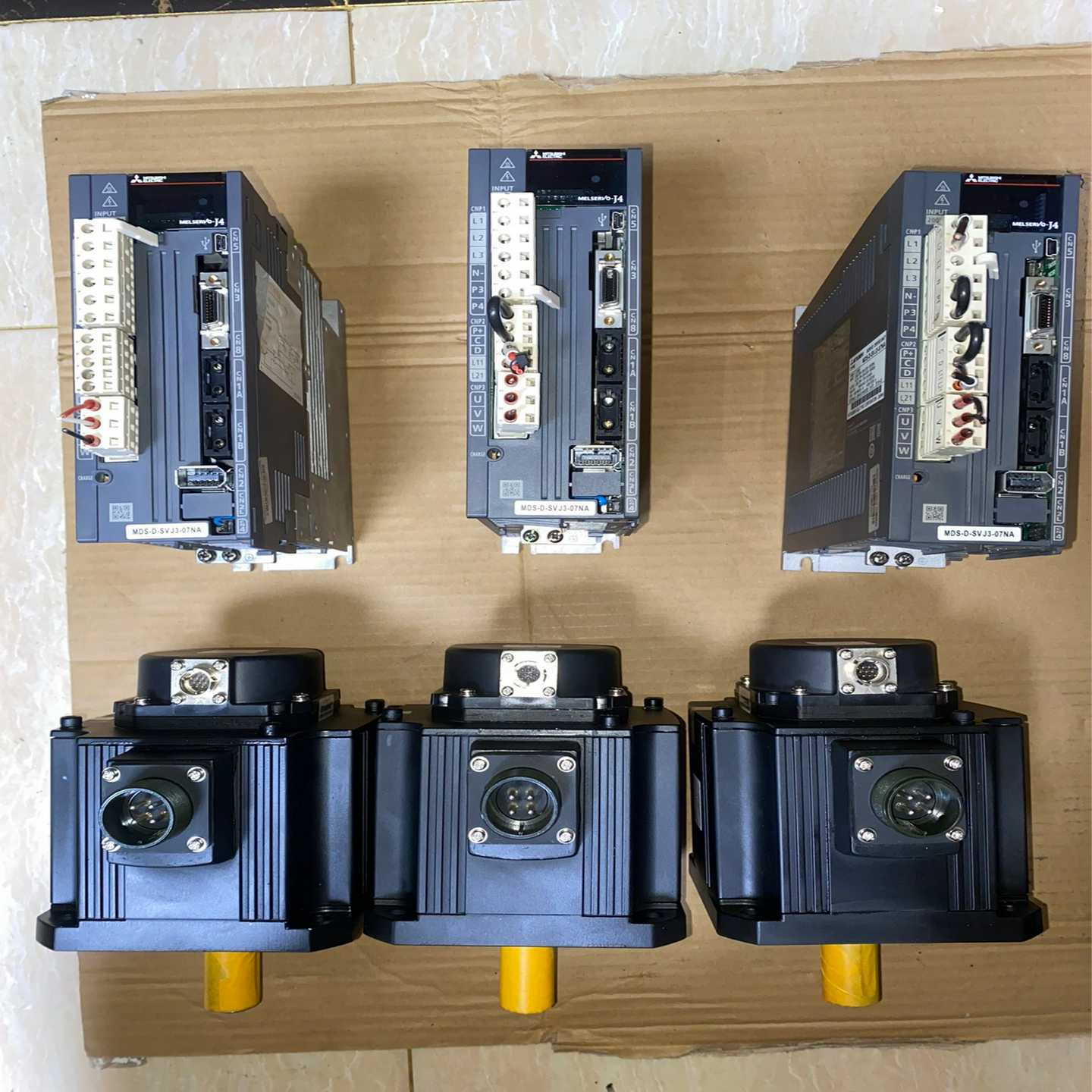 议价三菱M70四轴驱动器MDS-D-SVJ3-07NA电机NHF现货/维修