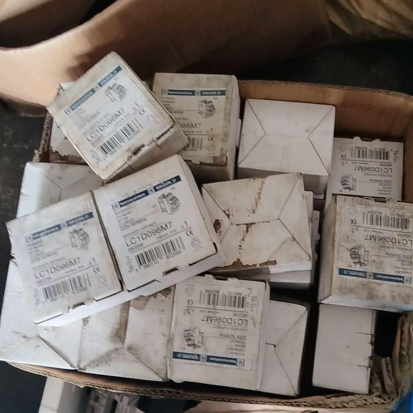 询价~施耐德接触器LC1D096M7，220V 50/60Hz，4