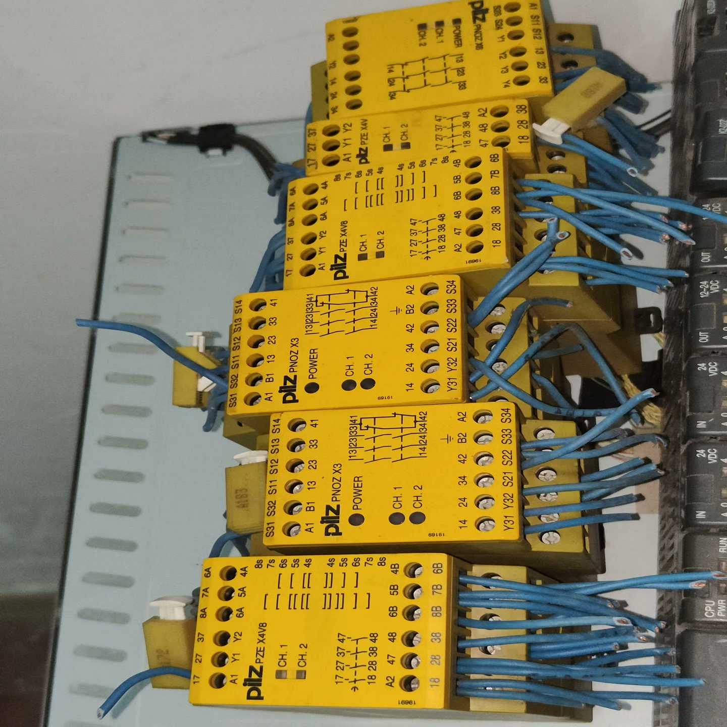 皮尔兹PNOZX3安全继电器，型号774314，24VD--议价商品