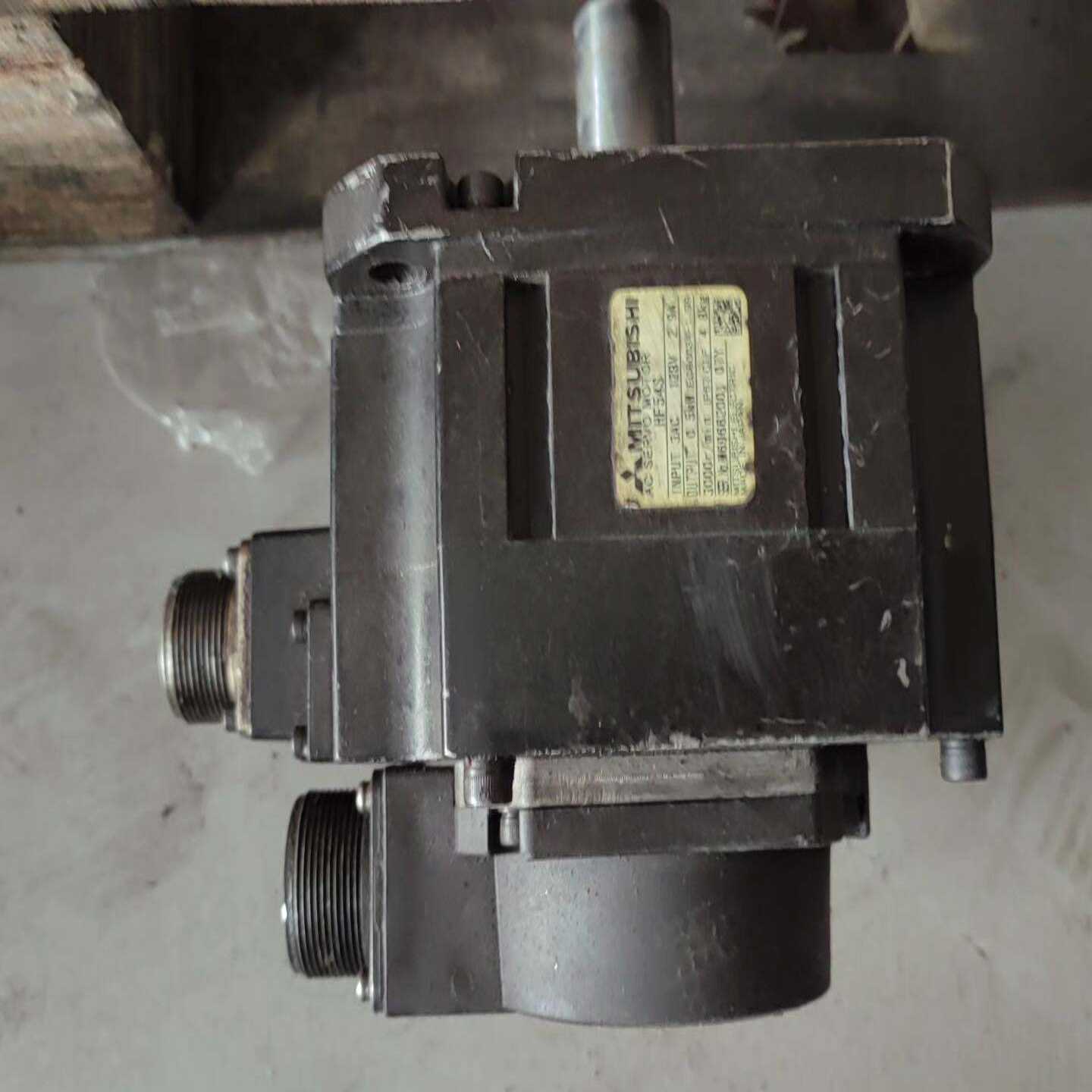 三菱伺服电机HF53S，拆机一台，成色如图，功能包好。输入电--议