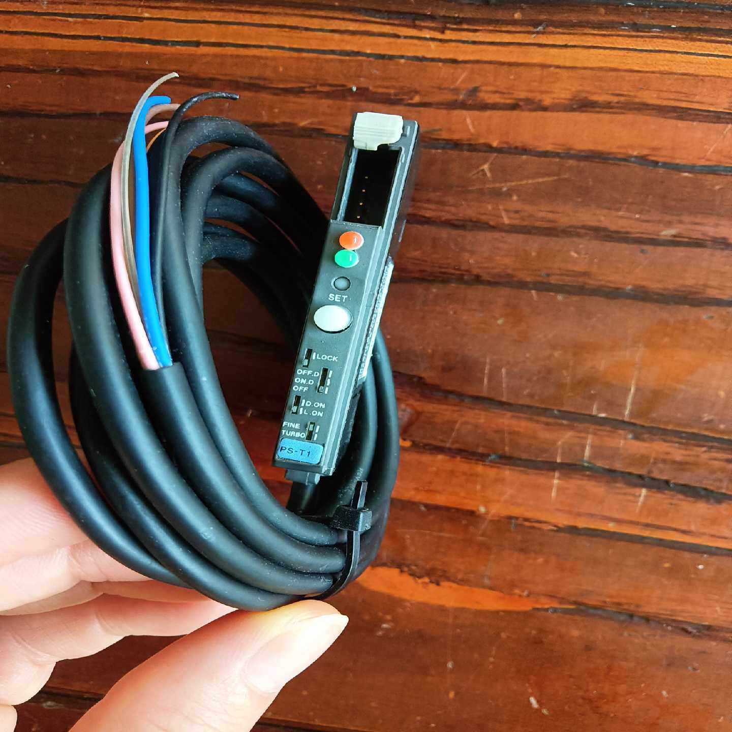 PS-T1基恩士光纤放大器，件如图。~询价