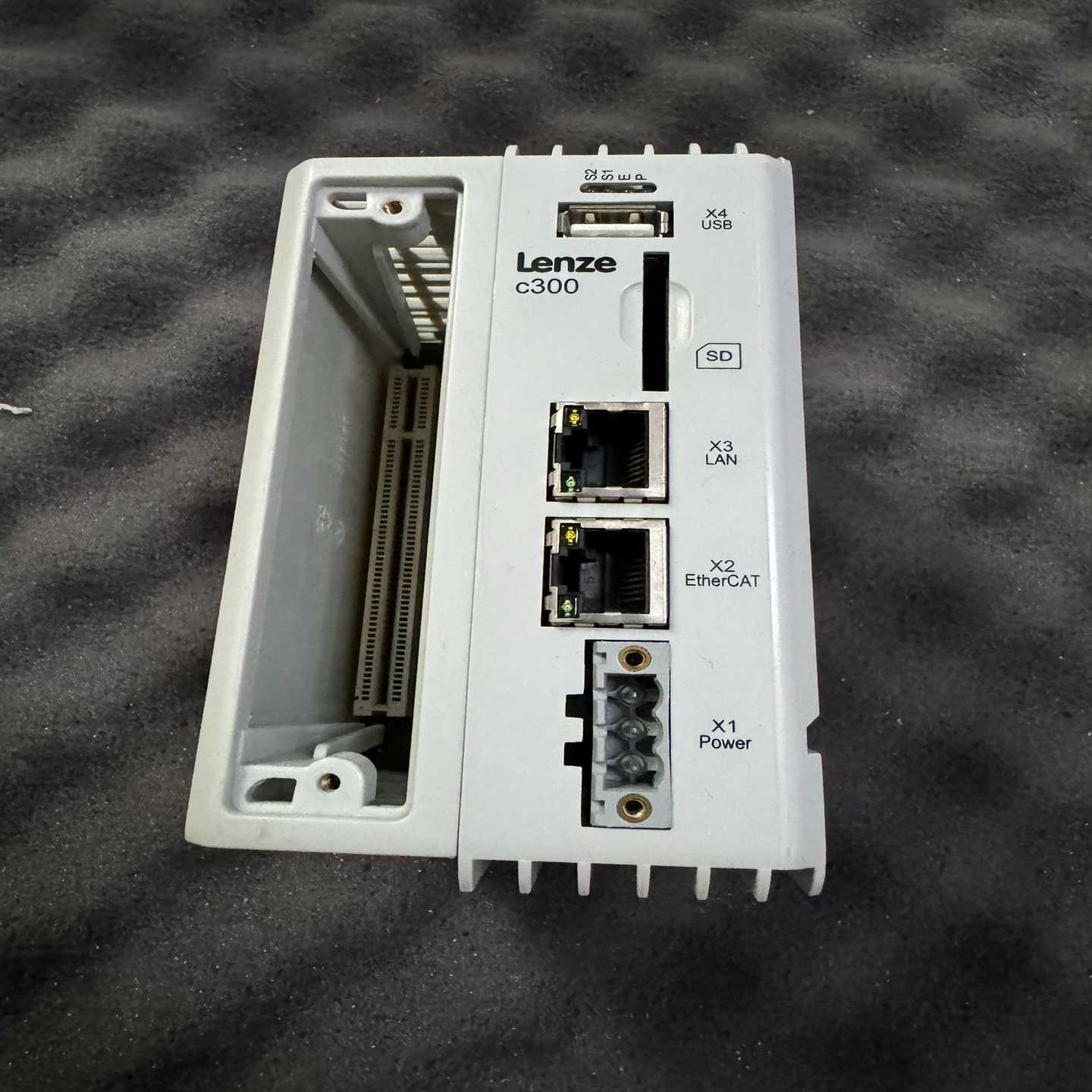 Lenze C300 G30GAC00000F3G8XXX-（开胡商行）